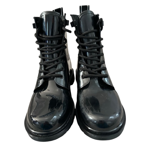 Women’s Michael Kors Black Patent Leather Boots w / Logo Backstrap, Size 7. - Picture 2 of 9